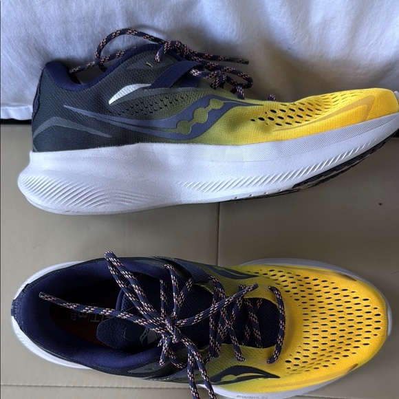 Saucony Running Shoes - Yellow and Blue - Picture 3 of 5